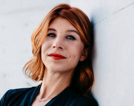 Newsletter: Carline Mohr als Lehrerin