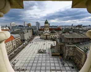 Berliner Gendarmenmarkt nach Umbau wieder offen