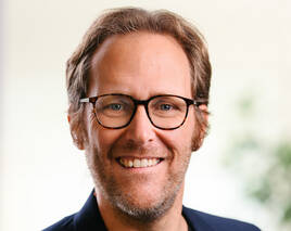 Wer schreibt besser? Chefredakteur Markus Wiegand oder die KI?