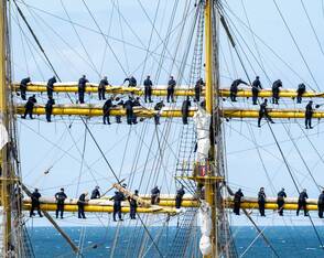 Segelschulschiff "Gorch Fock" bei der Ausfahrt