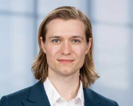 Dennis Dobrowolski spricht für BER-Betreiber