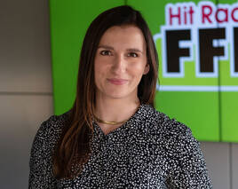 Eva Burkert steigt bei Hit Radio FFH zur Chefredakteurin auf