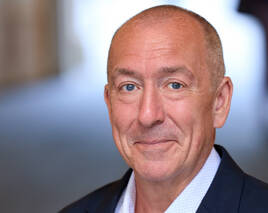 Zwischen Krisen, KI und Vertrauen: Journalismus 2025 und ein Ausblick